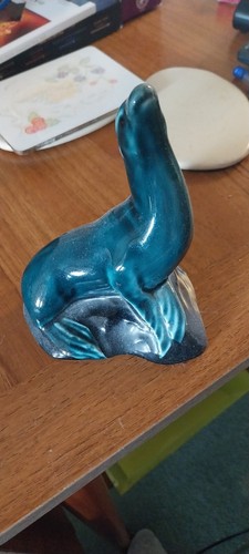 Poole pottery seal rock - seal,