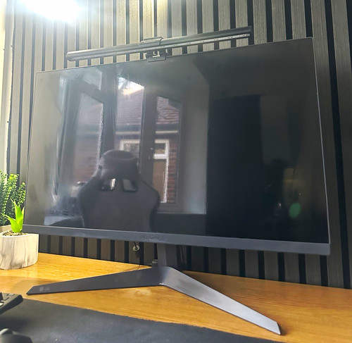 Ultragear 27in flat screen - 27in,