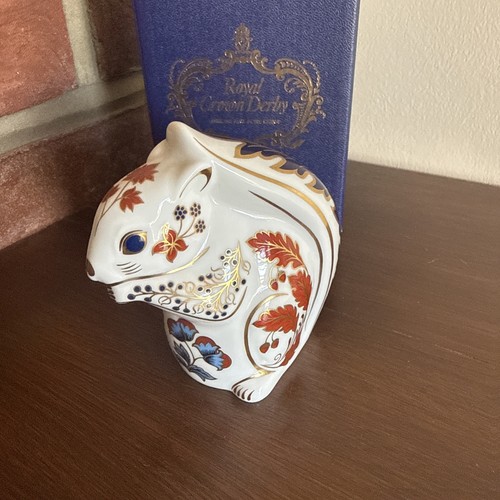 Royal crown derby squirrel - derby, 'squirrel'