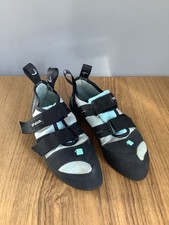 Tenaya women climbing - ra,