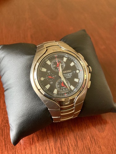 Seiko titanium chronograph - titanium,