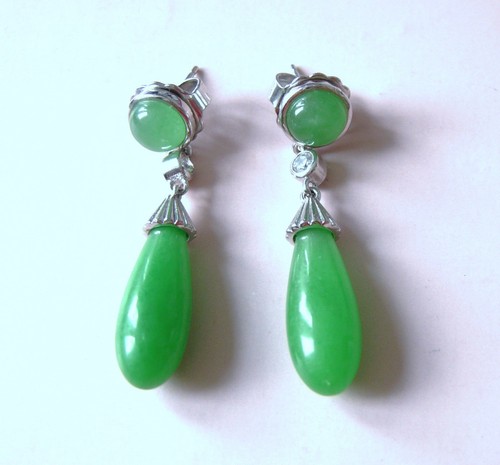 Stunning green jade gemstone - *stunning*,