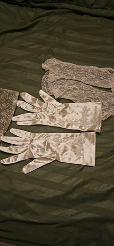 Beautiful gloves never worn - gloves,,