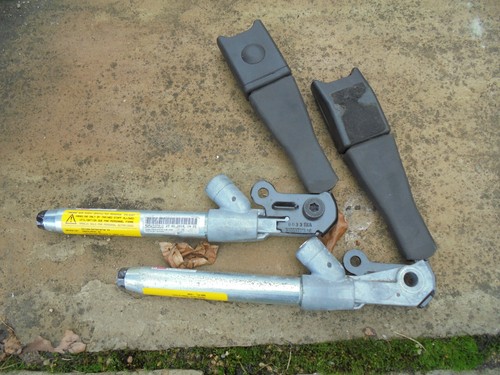 Vauxhall insignia seatbelt - vauxhall,