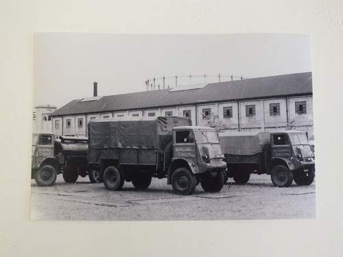 Bertram mills circus lorry - mills,
