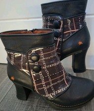 The Art Company Black Leather