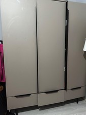 wardrobe 3 doors in khaki colour 