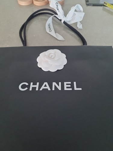 Chanel small gift - gift, paper