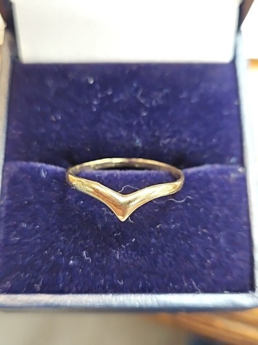Solid 9ct yellow - solid, v
