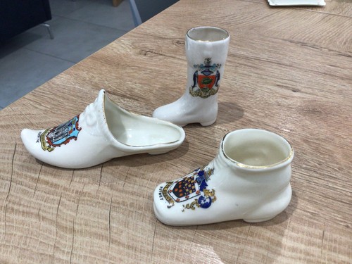 Carlton crested china - x,