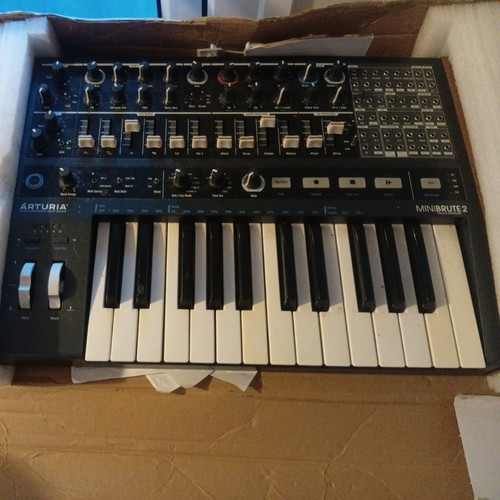 Arturia minibrute analogue - arturia,