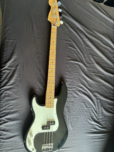 Fender bass left handed - p,