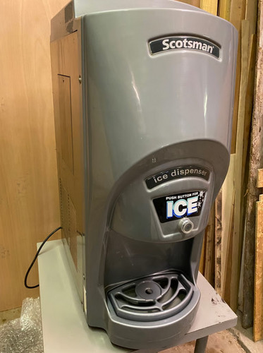 Scotsman ice maker - ice,