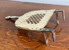 ANTIQUE EARLY 19TH C BRASS / IRON FOOTMAN TOASTING PLATE CHESTNUT ROASTER 