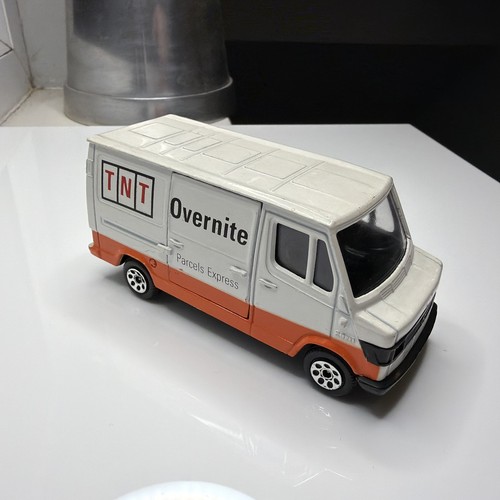 Corgi mercedes 207d - 207d, tnt