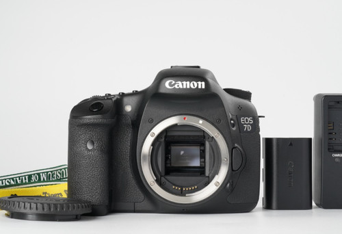 Near mint canon eos - 7d, 18.0
