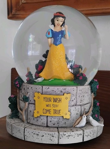 Snow white musical snowglobe - snow,