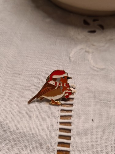 Rspb christmas robin pin - robin,