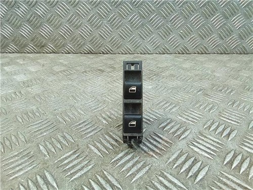 61318381514 right front window - right,