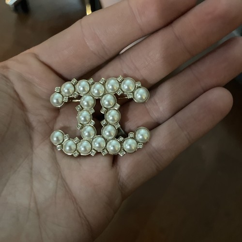 Chanel small pearl - small, diamond