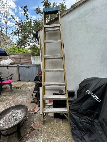 Tread fiberglass step ladder - tread,