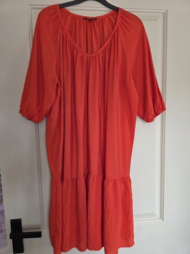 Peacocks bright red - , oversized