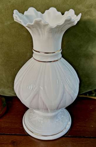 Belleek vase cream and - vase,