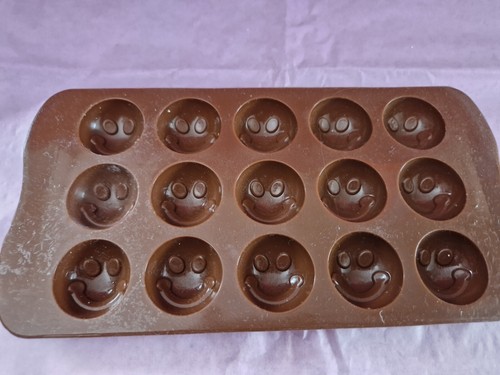 Smiley face mould - smiley,