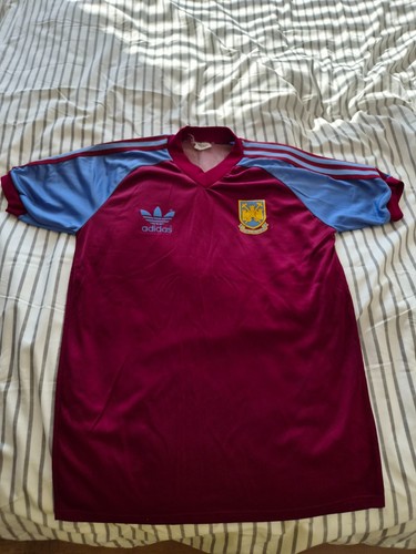 Authentic vintage 1981 adidas - authentic,