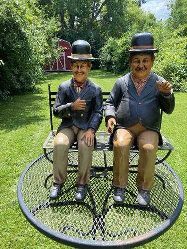 Laurel hardy statues - hardy, on