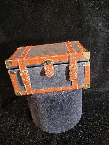 Miniature steamer trunk - miniature,