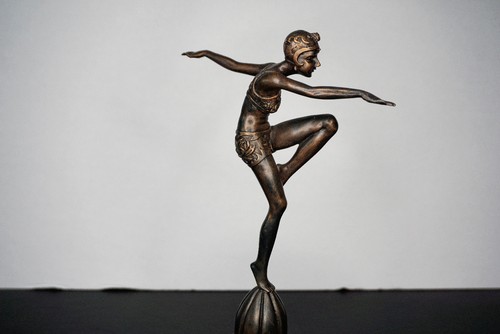 Art deco statue - art, figurine