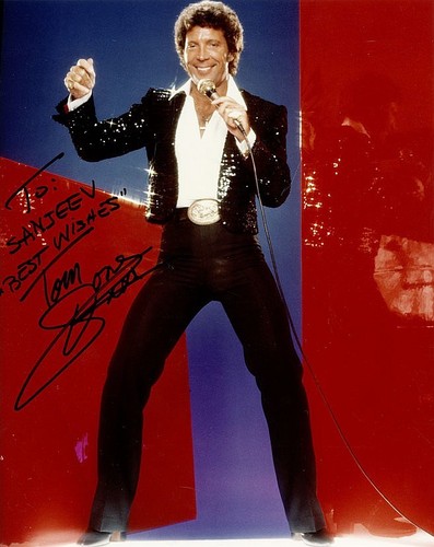 Tom jones signed photograph - jones,
