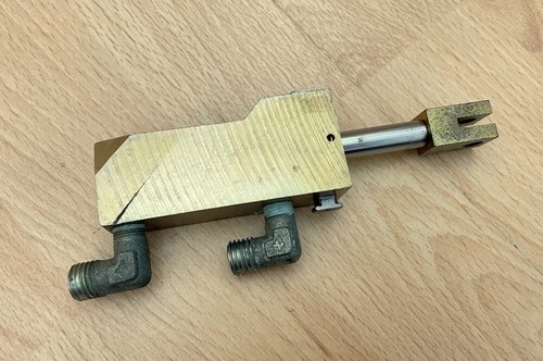 Convertible roof catch - catch, /