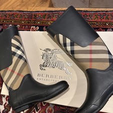 Women's Size 37 Burberry