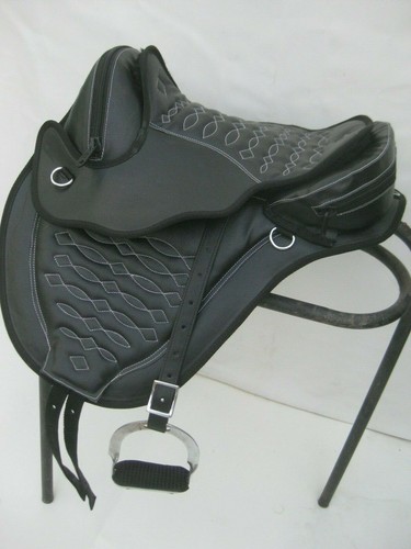 New treeless bareback - new,