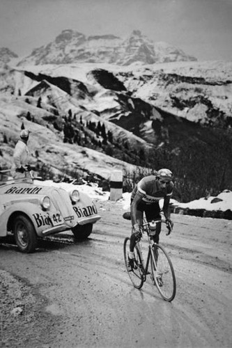 Fausto coppi escapes the - fausto,