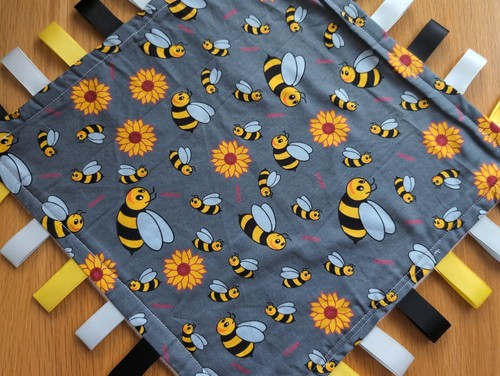 Grey bumblebee taggy blanket - grey,