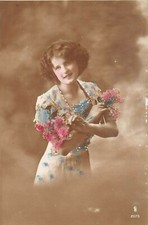 POSTCARD  GLAMOUR - GIRL WITH THE FLOWERS - # 2075   -  NO 5