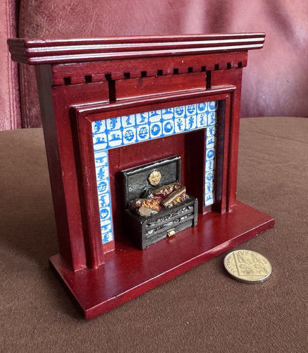 Dollhouse wooden metal - dollhouse, wooden/metal