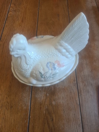 Vintage hen nest - vintage,