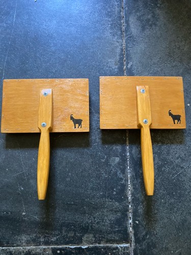 Pair wooden wool carders - of,