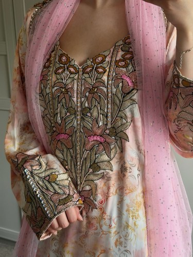 Traditional emirati mukhawar - traditional,