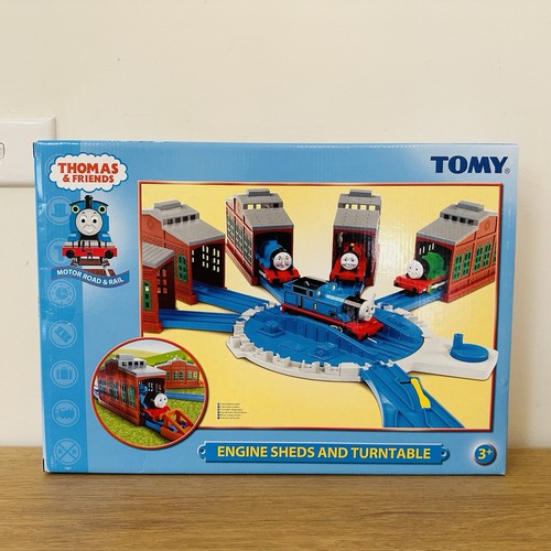 Engine sheds and turntable - engine,