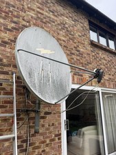 USA SATELLITE DISH ANTENNA