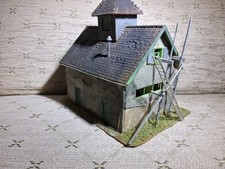00 Guage Garage Building with Scaffold