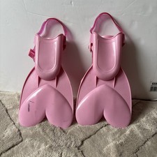 Mattel 2008 Barbie Children’s Pink Heart Shaped Swimming Flippers