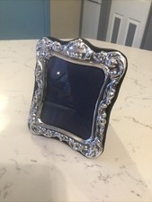 A BEAUTIFUL VINTAGE HALLMARKED SILVER PICTURE FRAME, BIRMINGHAM 1994.