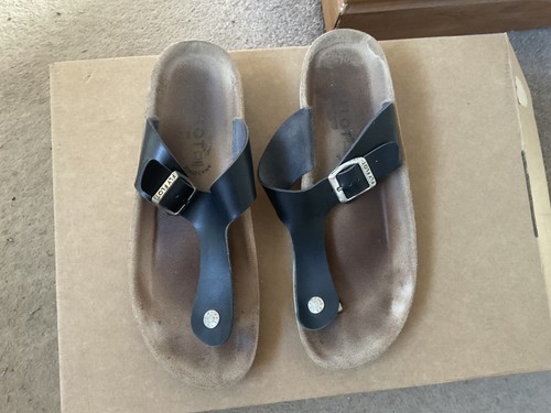 Ladies black leather fly flot - black,