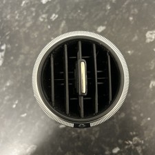 AUDI A3 8P DRIVERS SIDE DASHBOARD AIR VENT  8P0820901C  2009